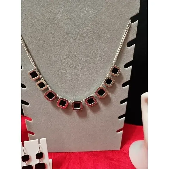 NECKLACE 8"L SILVER TONE w BLACK GLASS SQUARE STONES Paired With Black Earrings - Picture 4 of 5